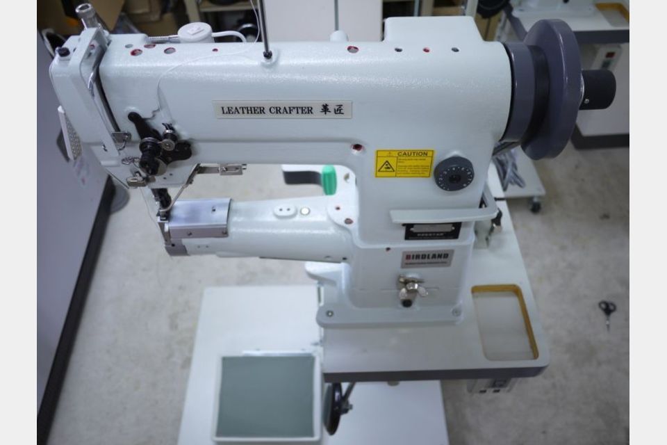 0番糸対応 総合送り 腕ミシン レザークラフターLC1-341 送料込の製品画像01