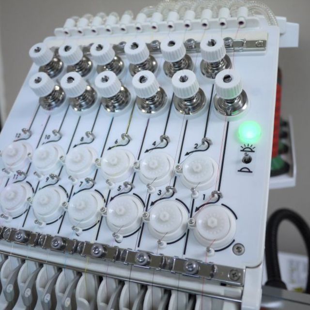 12針工業用刺繍ミシン　バードランドRP1201 高性能 自動糸切・糸替えの製品画像02