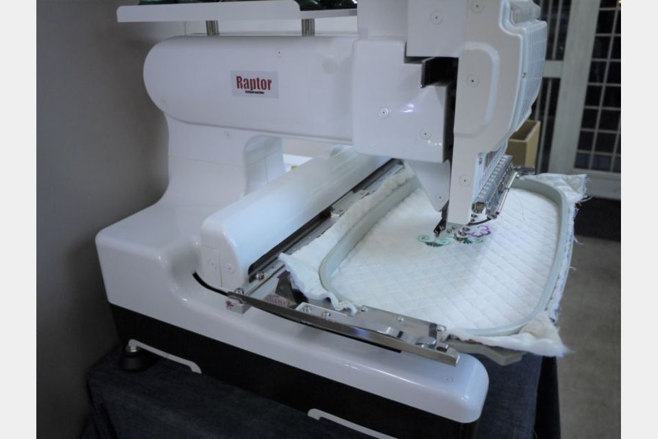 12針工業用刺繍ミシン　バードランドRP1201 高性能 自動糸切・糸替えの製品画像04