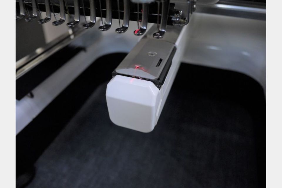 12針工業用刺繍ミシン　バードランドRP1201 高性能 自動糸切・糸替えの製品画像06