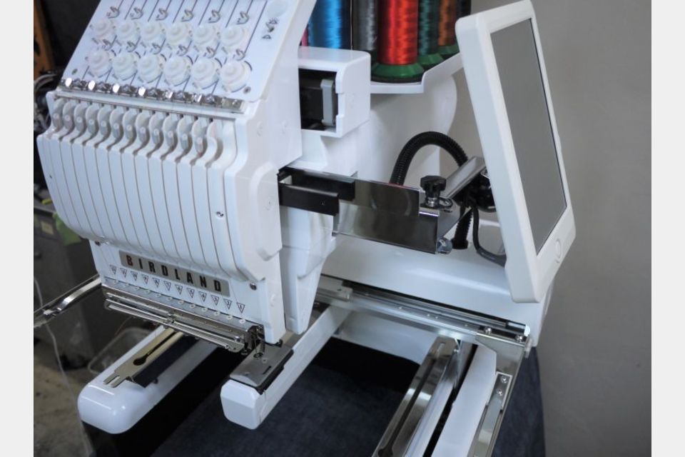 12針工業用刺繍ミシン　バードランドRP1201 高性能 自動糸切・糸替えの製品画像07
