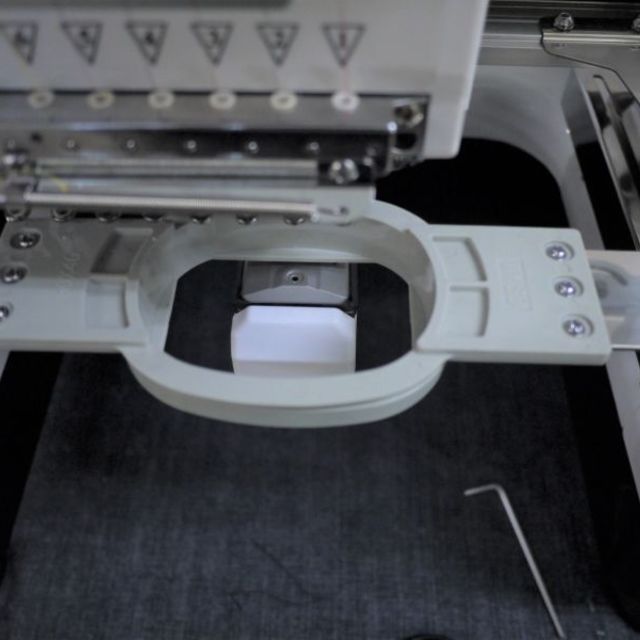 12針工業用刺繍ミシン　バードランドRP1201 高性能 自動糸切・糸替えの製品画像08