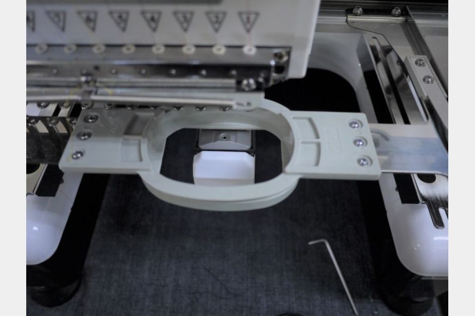 12針工業用刺繍ミシン　バードランドRP1201 高性能 自動糸切・糸替えの製品画像08