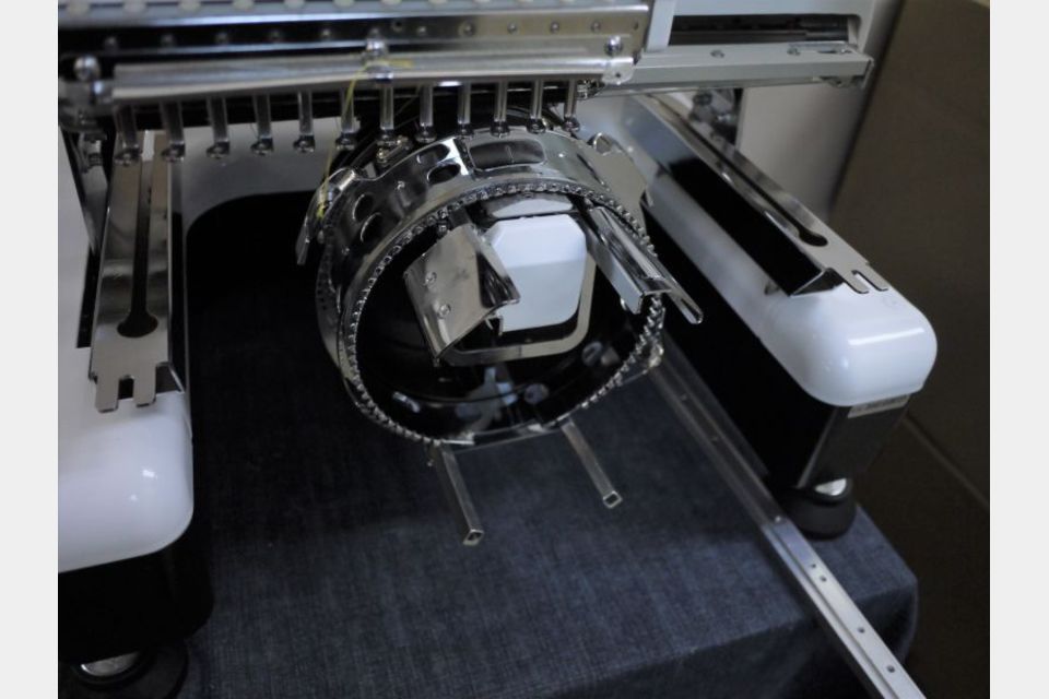 12針工業用刺繍ミシン　バードランドRP1201 高性能 自動糸切・糸替えの製品画像09