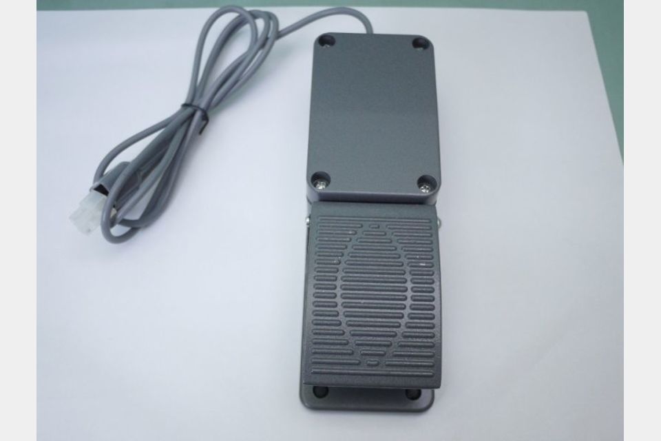 サーボモーター用（1000Wタイプ）どこでもフットコントローラーの製品画像00