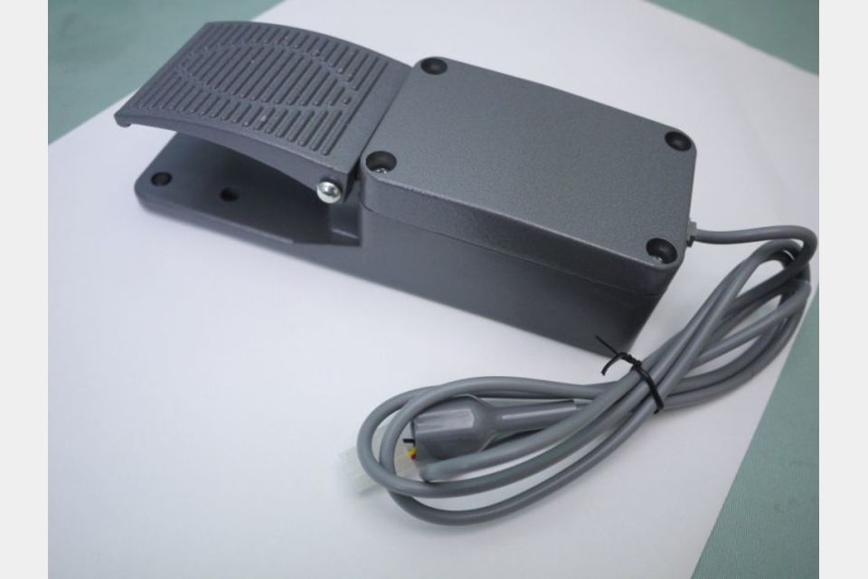 サーボモーター用（1000Wタイプ）どこでもフットコントローラーの製品画像01