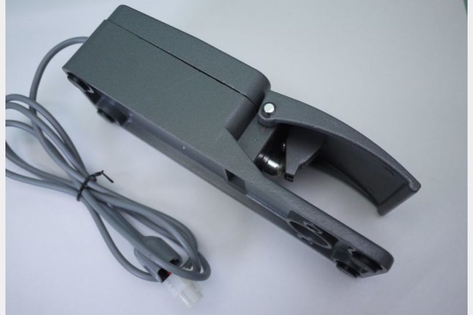 サーボモーター用（1000Wタイプ）どこでもフットコントローラーの製品画像03