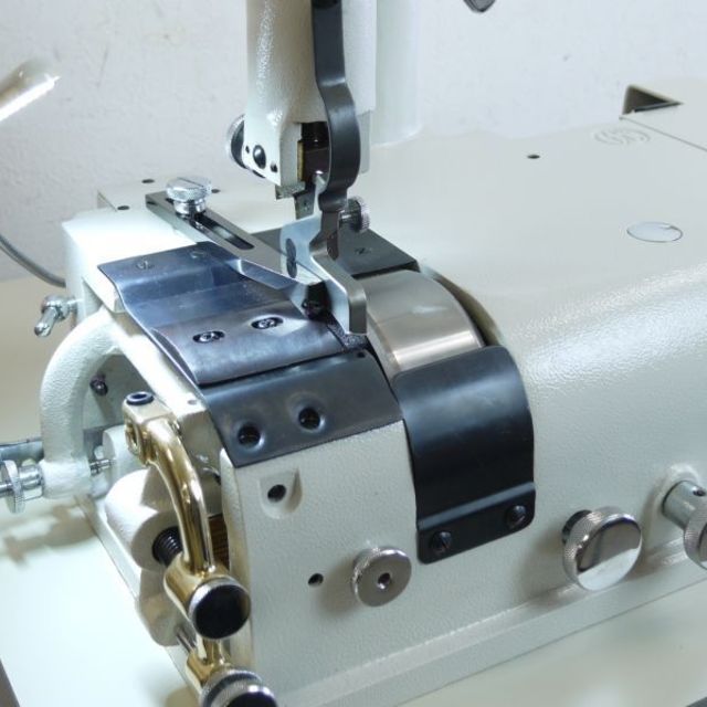 1本脚 省スペース★高性能 革漉き機 バードランドLC801W サーボM付の製品画像01