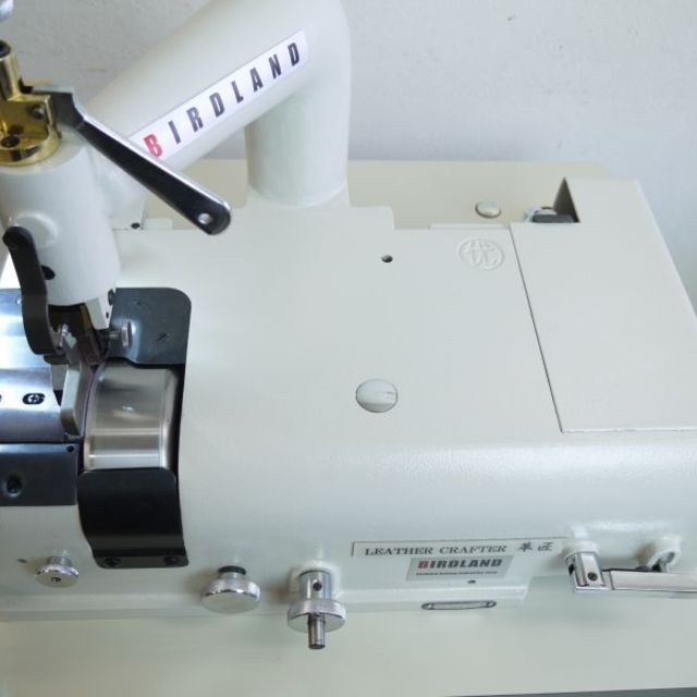 1本脚 省スペース★高性能 革漉き機 バードランドLC801W サーボM付の製品画像02
