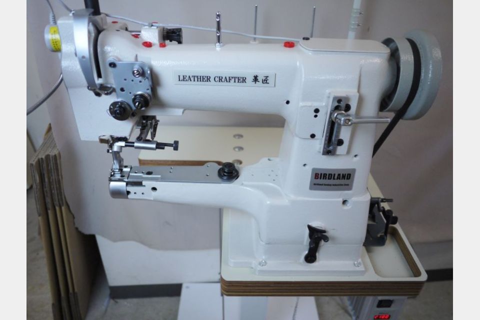 総合送り 腕ミシン レザークラフターLC335 誰でも気軽にレザーソーイング テーブルタイプの製品画像02