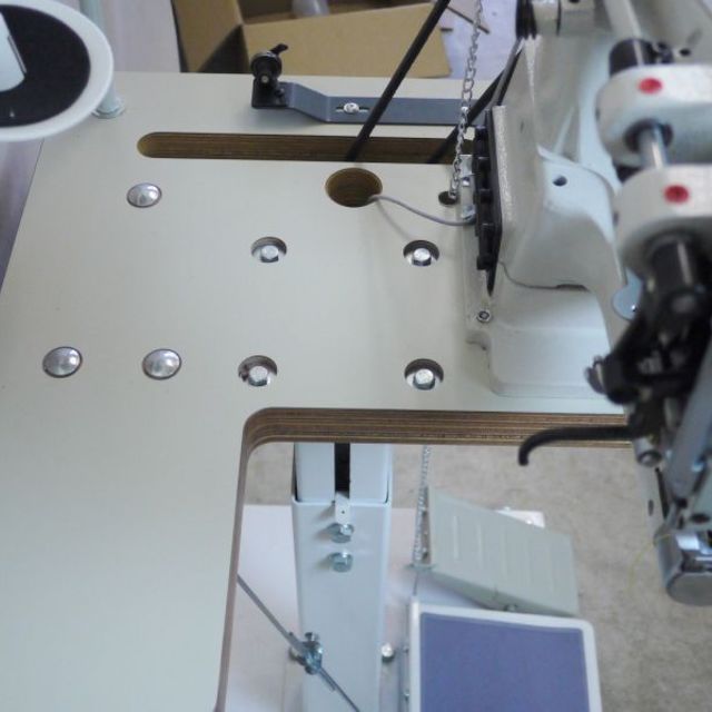 総合送り 腕ミシン レザークラフターLC335 誰でも気軽にレザーソーイング テーブルタイプの製品画像03