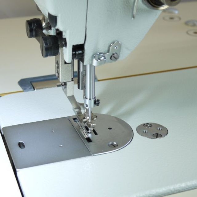 省スペース★0番/厚革対応 上下送り工業用ミシン LC303S 750Wサーボ/アイドルP付 送料無料の製品画像02