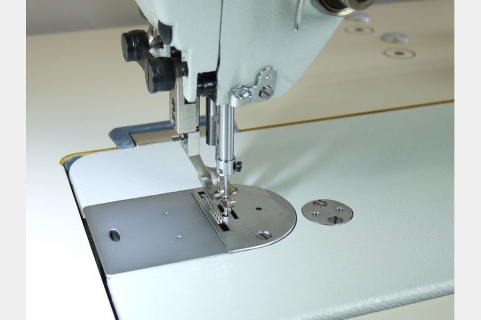 省スペース★0番/厚革対応 上下送り工業用ミシン LC303S 750Wサーボ/アイドルP付 送料無料の製品画像02