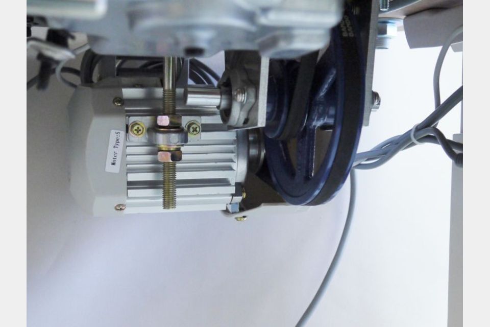 省スペース★0番/厚革対応 上下送り工業用ミシン LC303S 750Wサーボ/アイドルP付 送料無料の製品画像04