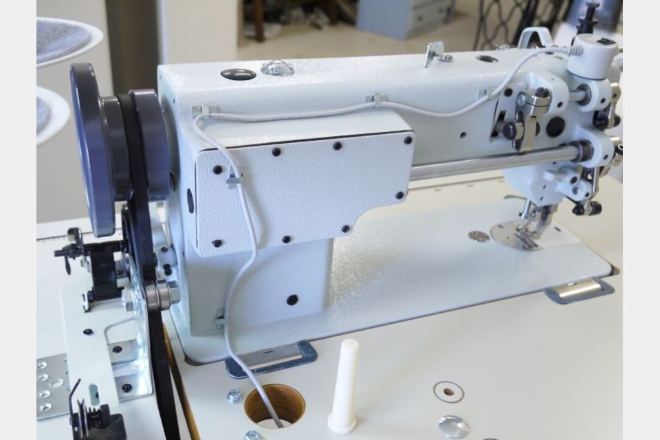 省スペース★0番/厚革対応 上下送り工業用ミシン LC303S 750Wサーボ/アイドルP付 送料無料の製品画像05