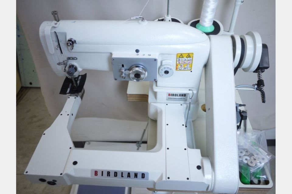 細腕 上下送り腕送り出し ジグザグミシン LC2156 バードランド工業用ミシンの製品画像01