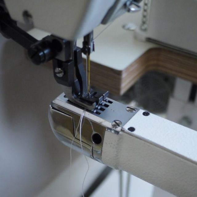 細腕 上下送り腕送り出し ジグザグミシン LC2156 バードランド工業用ミシンの製品画像02