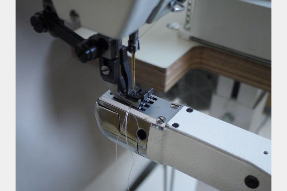 細腕 上下送り腕送り出し ジグザグミシン LC2156 バードランド工業用ミシンの製品画像02