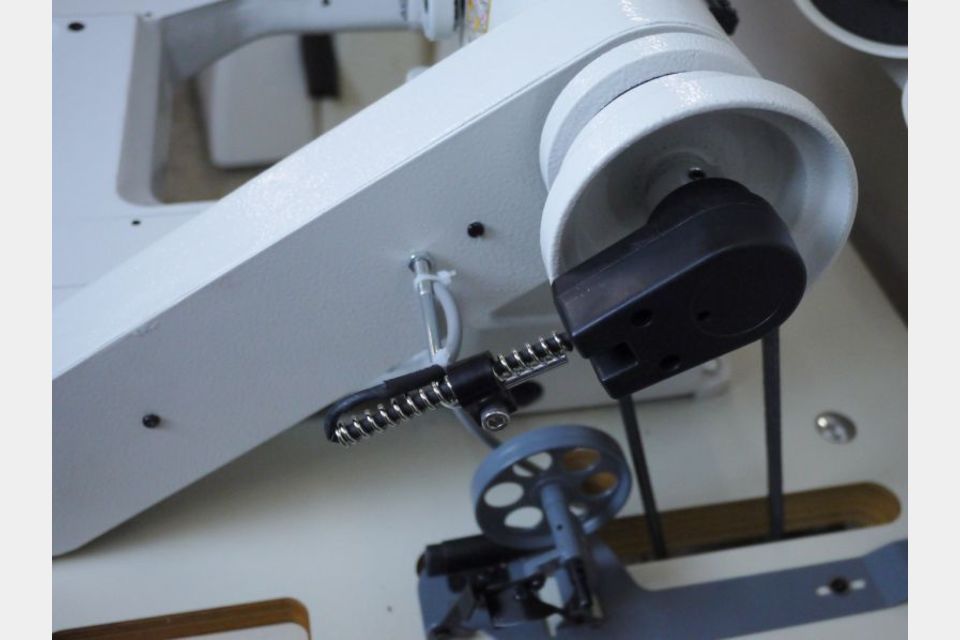 細腕 上下送り腕送り出し ジグザグミシン LC2156 バードランド工業用ミシンの製品画像04