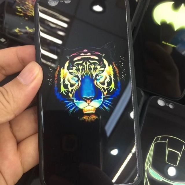 UVプリンター A4サイズ 素材へ直接プリント アクリル 革 布 金属へロゴ印刷 UVP-A4の製品画像01
