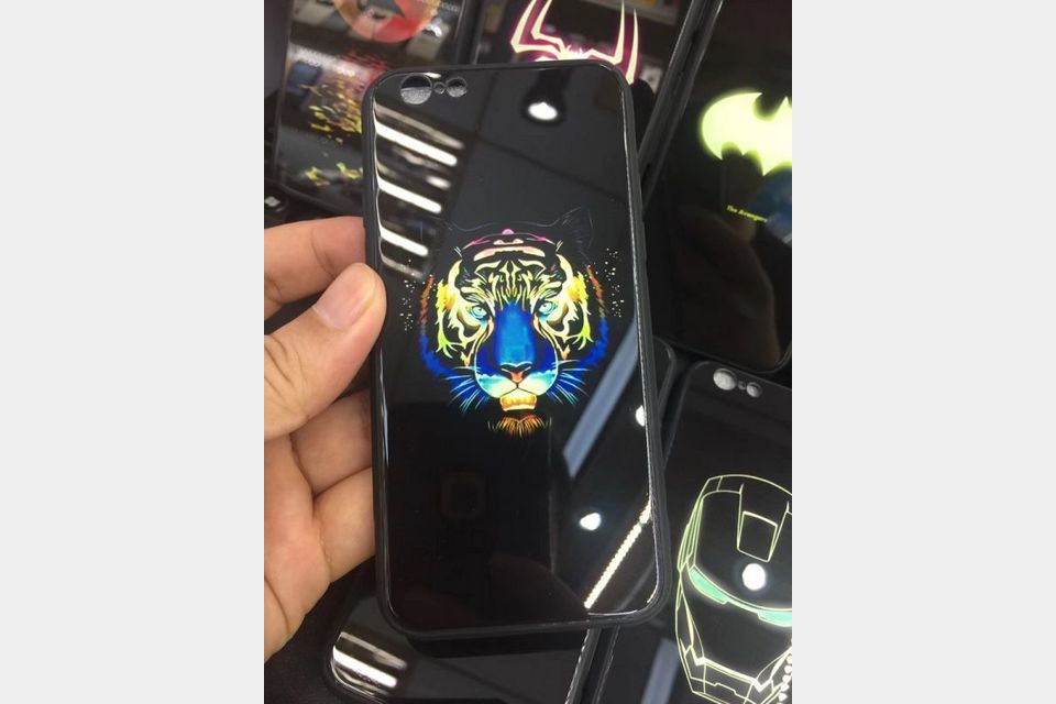 UVプリンター A4サイズ 素材へ直接プリント アクリル 革 布 金属へロゴ印刷 UVP-A4の製品画像01