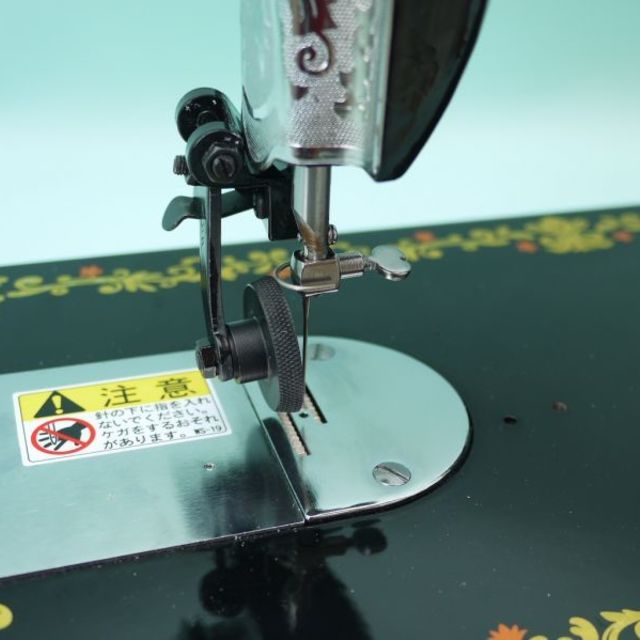 新品★カーブがスイスイ縫える ローラー(車輪)押さえ レザー用の製品画像01