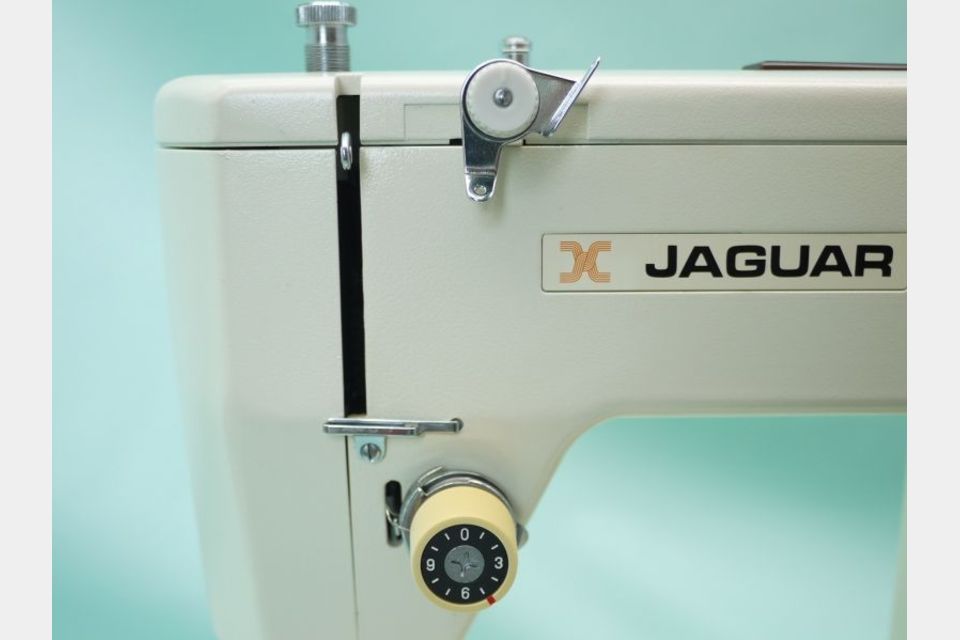 ☆安心保証付き☆ ジャガー MT303 ベルベット 職業用ミシン本体